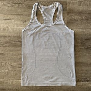 LULULEMON SWIFTLY BLUE AND WHITE STRIPED TANK (SIZE 6)